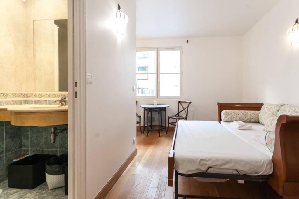 Nice Studio In The Center Of Capucines Apartment Paris