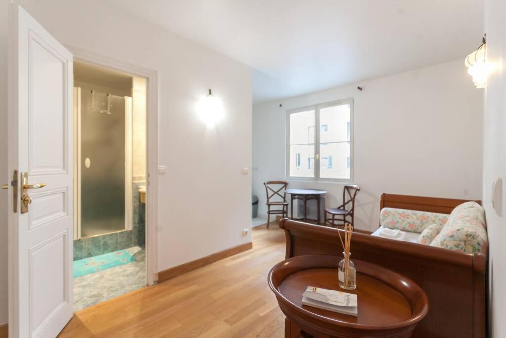 Nice Studio In The Center Of Capucines Apartment
