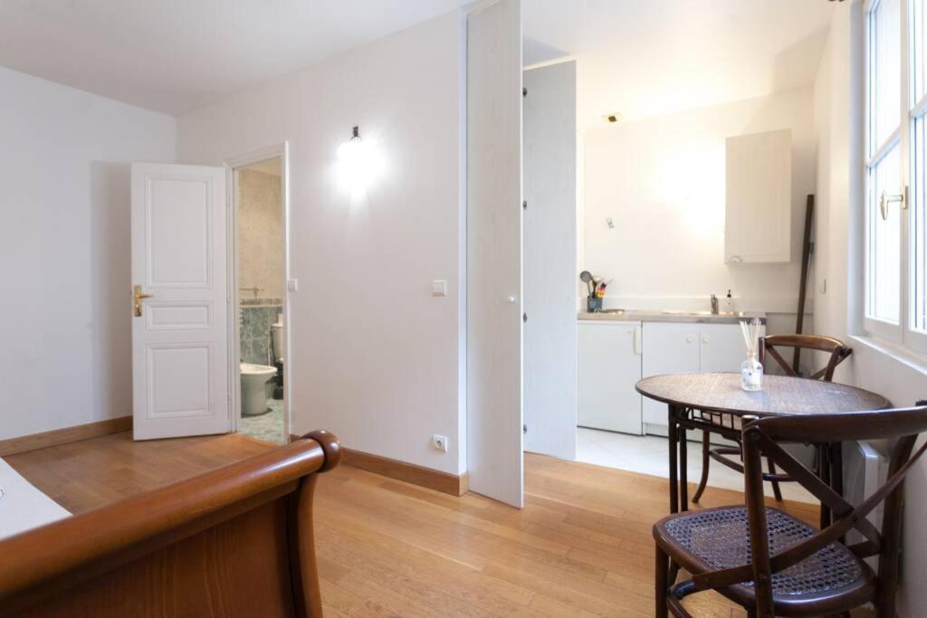 Nice Studio In The Center Of Capucines Apartment Paris